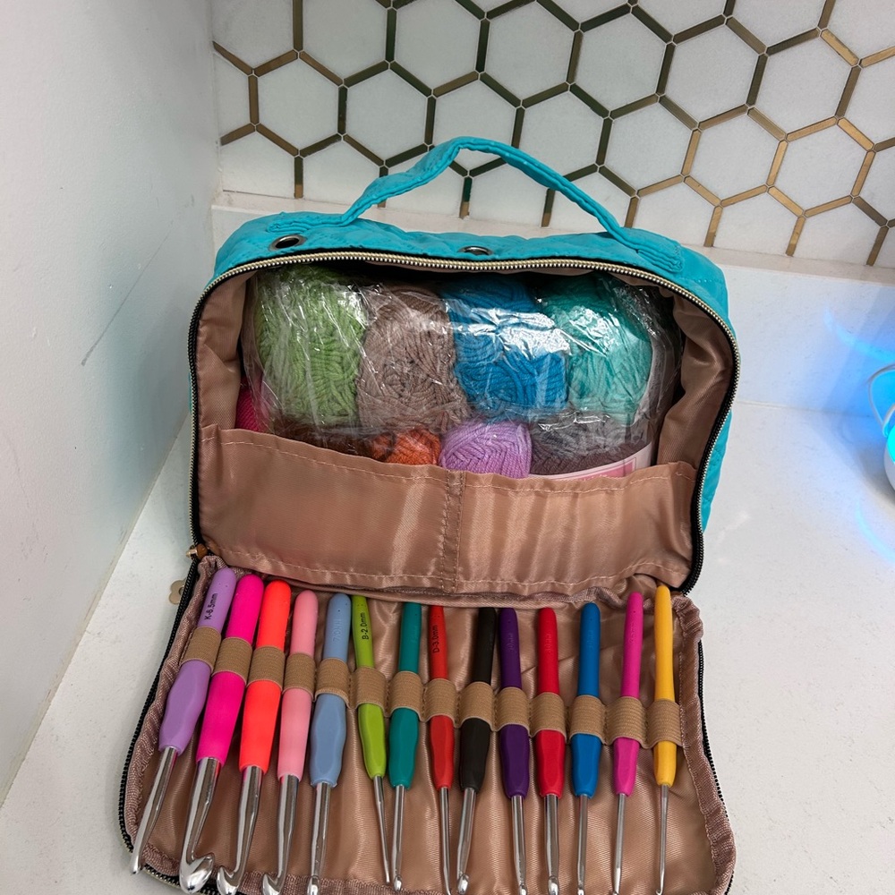 Yarniss Crochet Kit, 14 Hooks, 12 Yarn Skeins, Brand New